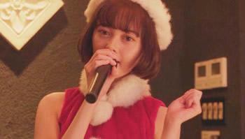 玉城Tina出演「也许曾经能做到委员会」，圣诞COS装可爱至极！